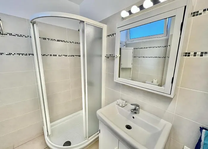 On The Wave 아파트 아데제