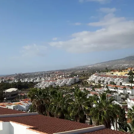 On The Wave アパート